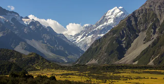 Spectacular views to Mount Cook from the Red Tarns Track