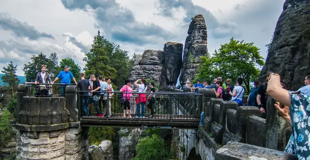 Crowds at the Bastei at midday
