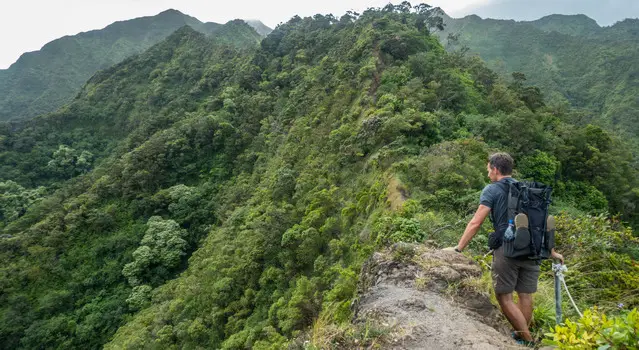 On the ridge of the Moanalua Valley to the Haiku Stairs