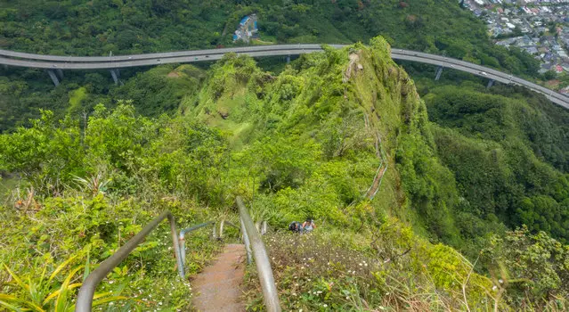 Haiku Stairs shortly before they end - view to the HW