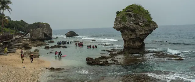 Guided snorkel tours at Vase Rock Liuqiu Island