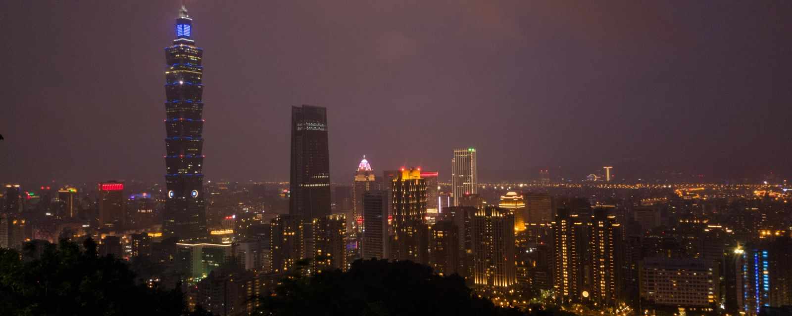 Elephant Mountain Trail and Taipei World Trade Centre