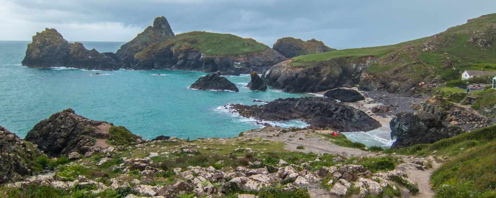 Tide Times - Tips and Coastal Hikes for Kynance Cove in Cornwall