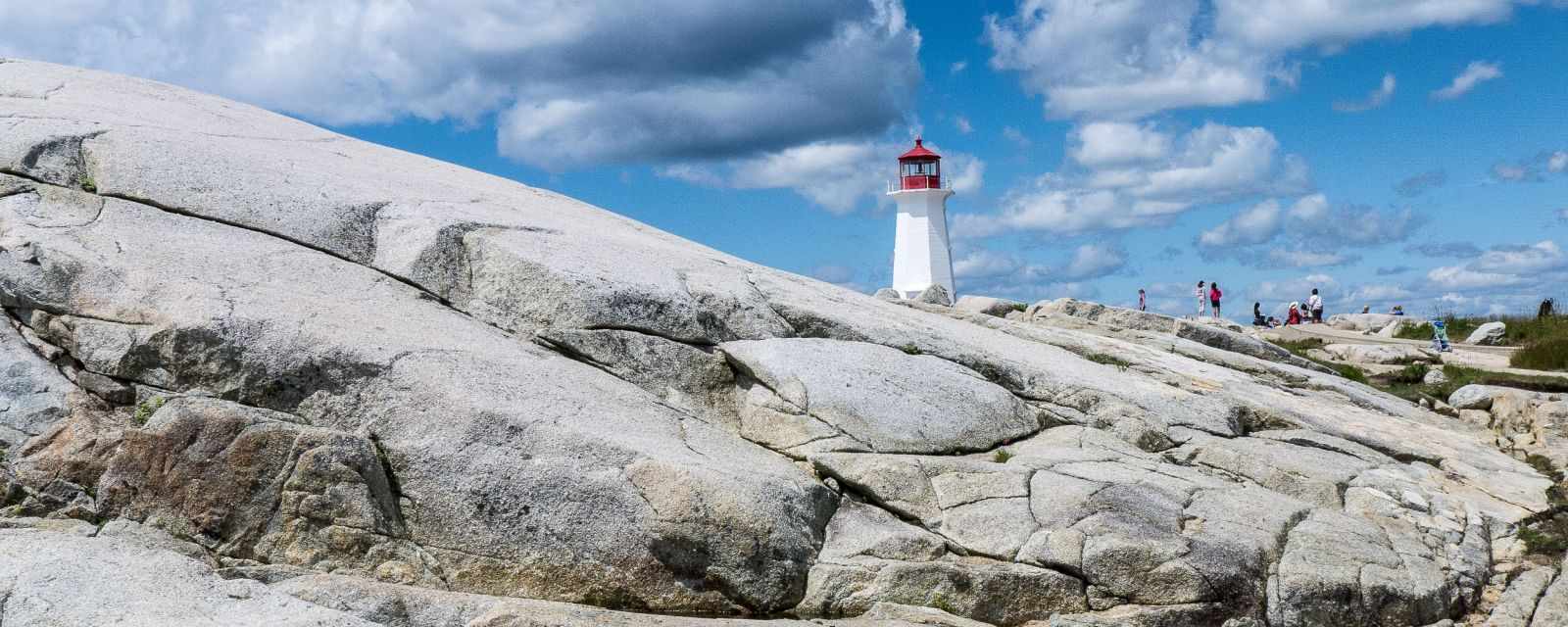 3 Tips for Visiting Peggy's Point Lighthouse and Cove in Nova Scotia