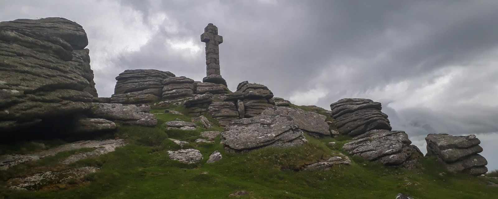 Widgery Cross and Brat Tor in the Dartmoor