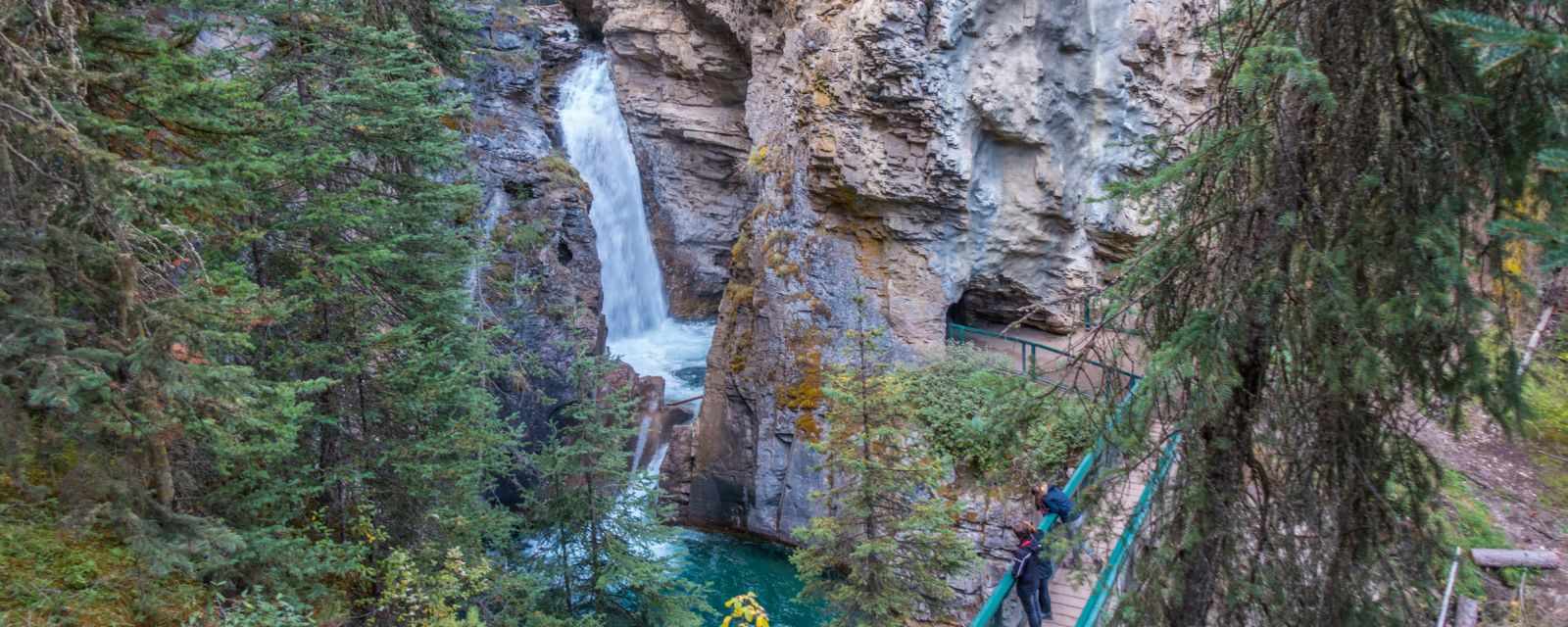 Johnston Canyon Banff – Lower and Upper Falls Hike + Tips