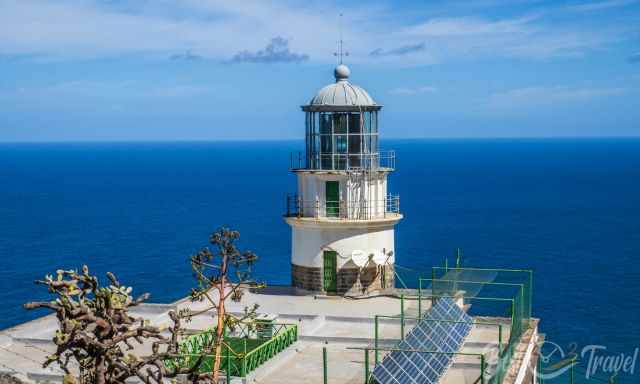 Faro de Anaga next to Roque Bermejo