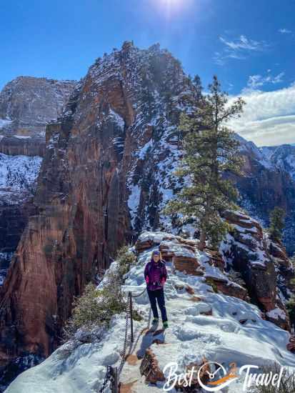 I in the snow at the metal chains in front of the last part of Angels Landing