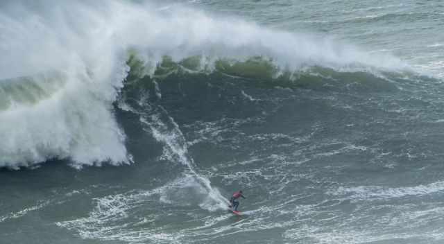 A surf ride on a big wave