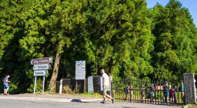 Entrance gate and trailhead to Boca do Inferno