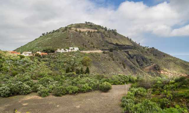 The caldera rim hike around Caldera de Bandama