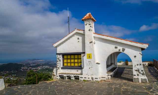 The information and Café on the peak Pico de Bandama