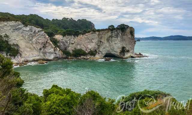 View to the cliffs on the Cathedral Cove Walk