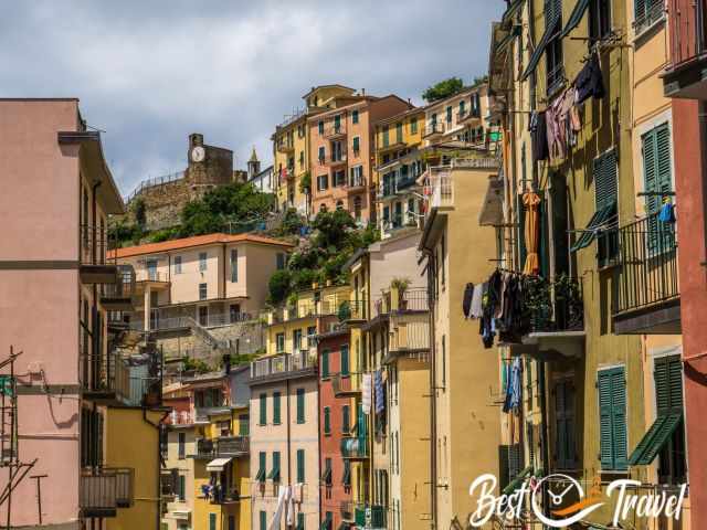 The small and high 3-4 story building in Riomaggiore.