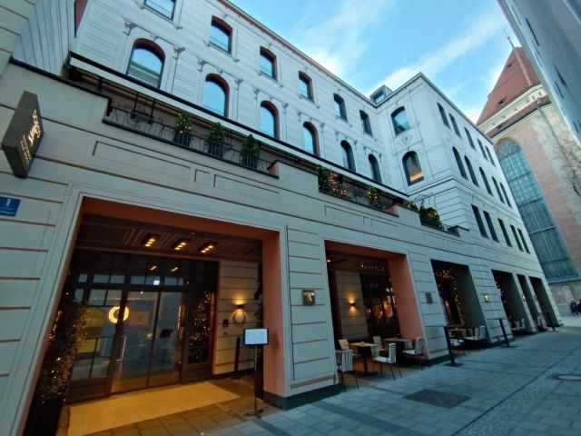 The Do&Co Hotel from outside in the heart of Munich