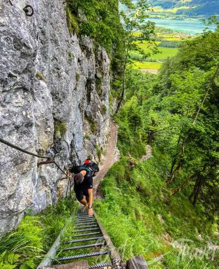 The alpine track back on ladders with spectacular views to Mondsee.