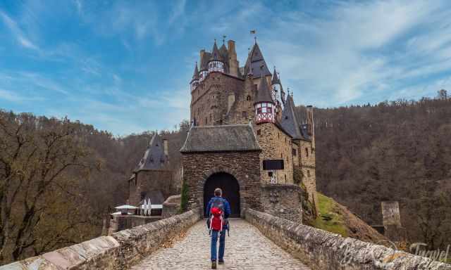 Eltz Castle entrance bridge and gate