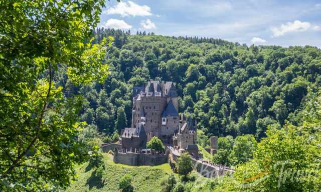 Closer view to Eltz from the shuttle bus route