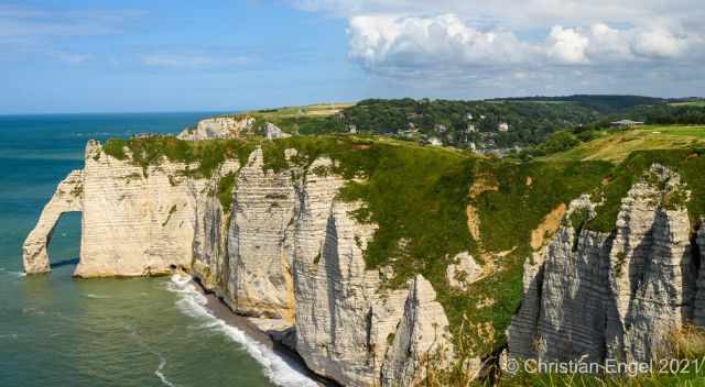 The view from the coastal path down to the Falaise d'Aval - the middle arch