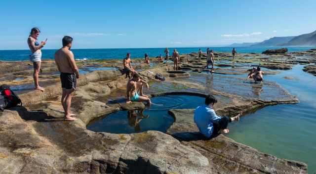 Figure Eight Pools Plateau and visitors