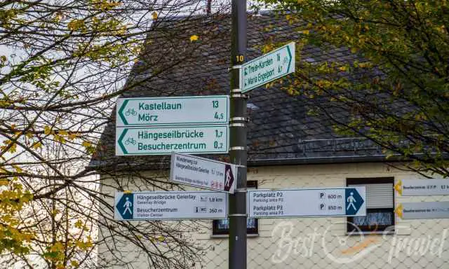Plenty of signs exist in Mörsdorf to get to Haengebruecke Geierlay.