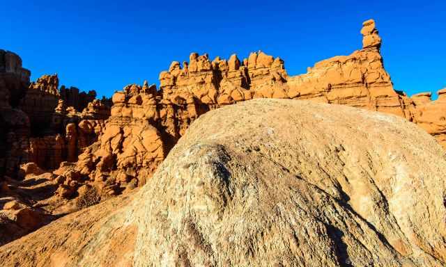 Big hoodoos and a huge rock in Goblin