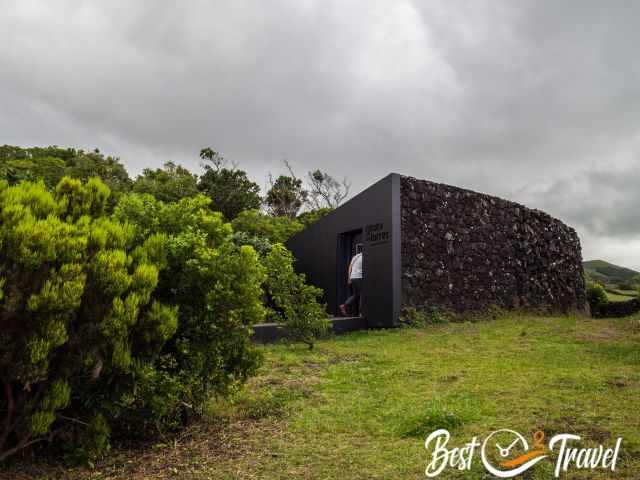 Visitor Centre and entrance of Gruta das Torres