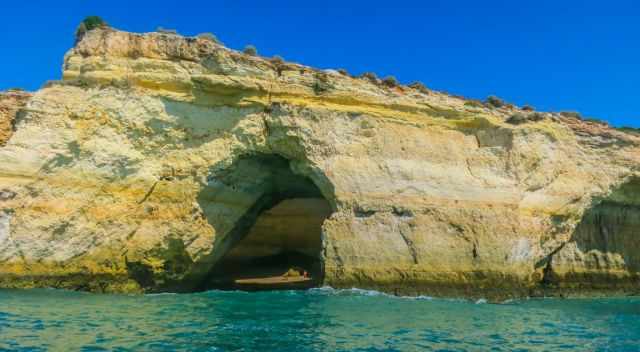 View from the boat to Gruta de Benagil 