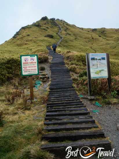 One of the three Hehuan peaks in daylight with plenty of steps