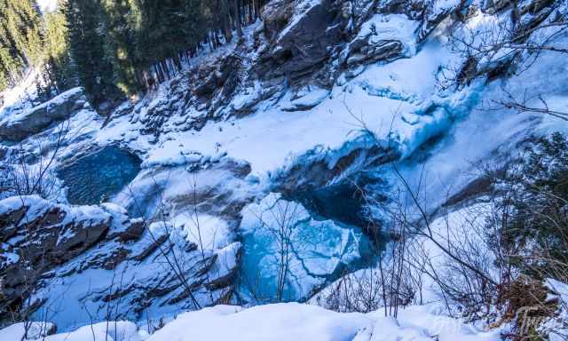 View from Jung Kanzel to the Krimml Waterfall