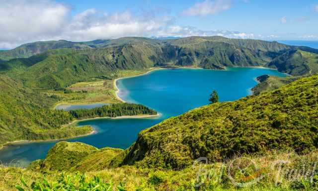 Lagoa do Fogo view from Pico da Barrosa