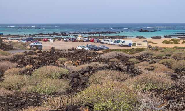 Playa Caleton Blanco plus parking at high tide