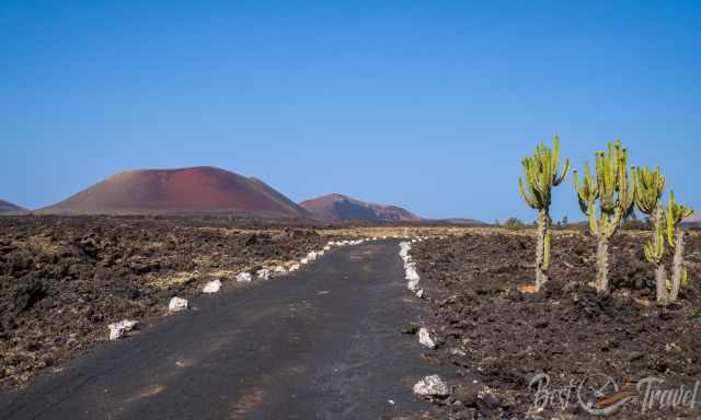 A gravel road and Montana Colorada at the end of it