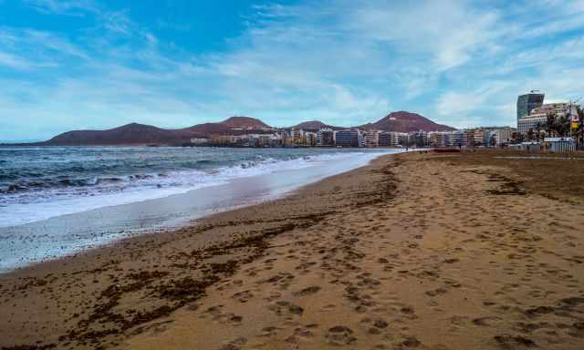 Las Canteras on a stormy winter day