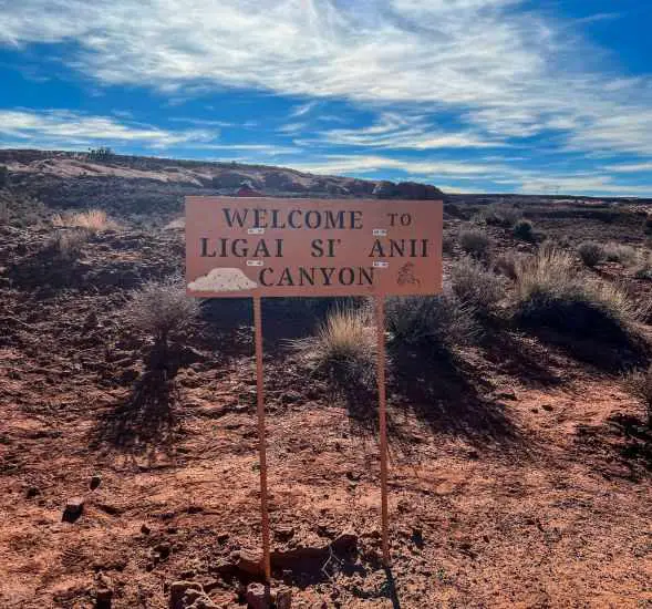 The entrance sign of Ligai Si Anii Canyon