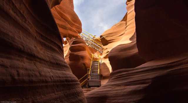 Lower Antelope Canyon staircases at the beginning