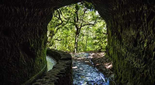 200 m long tunnel on the Levado do Caldeirao Verde Hike