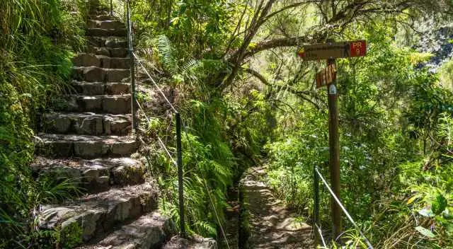 Staircase to the left leading to Caldeirao do Inferno