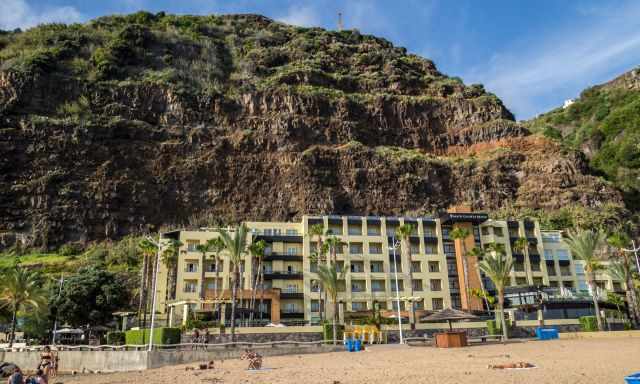 Calheta Beach Resort perfectly located