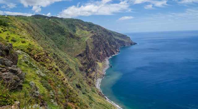 Miradouro do Fio offers spectacular views to the coast