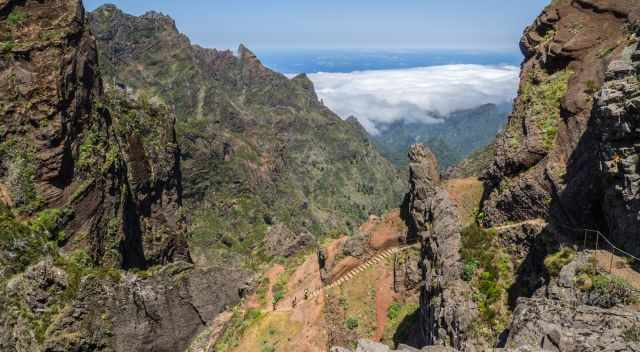 Steep part with hundred of steps from Arieiro to Ruivo and back