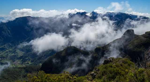 Outlook Bica da Cana to Pico Ruivo and Pico Arieiro