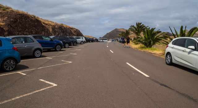 Parking at Sao Lourenco trailhead