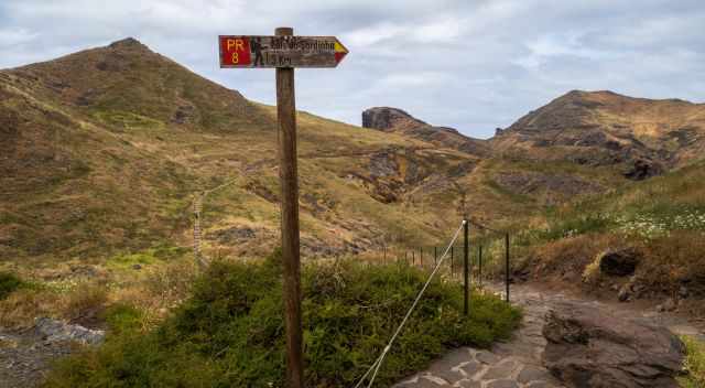First hiking trail sign for Sao Lourenco