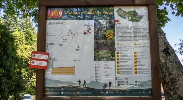 Hiking Map of Caldeirao Verde in the beginning