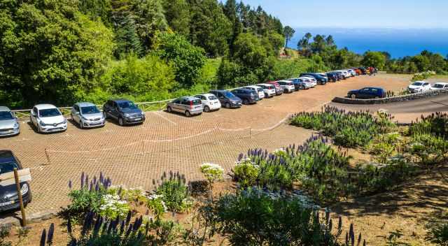 Car park at the trailhead of Caldeirao Verde 
