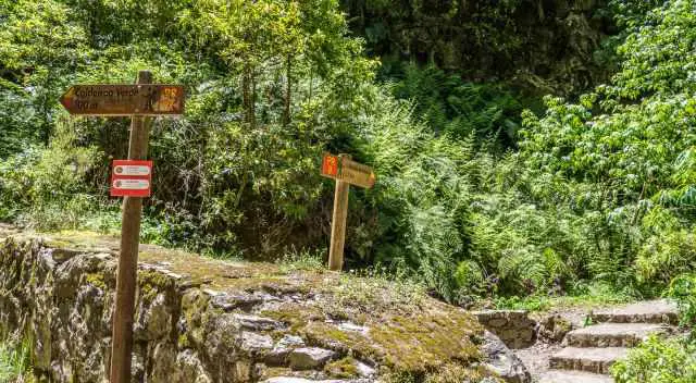 Caldeirao Verde and Inferno Hiking Sign