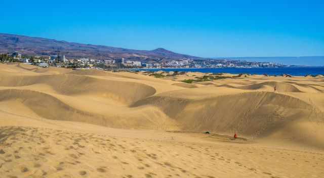 Playa del Ingles in the back of the Maspalomas Dunes