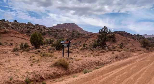 Hiking Sign and Trailhead on 1065