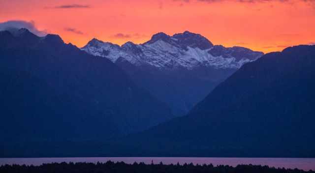 The sunset in reddish orange along the road to Milford Sound